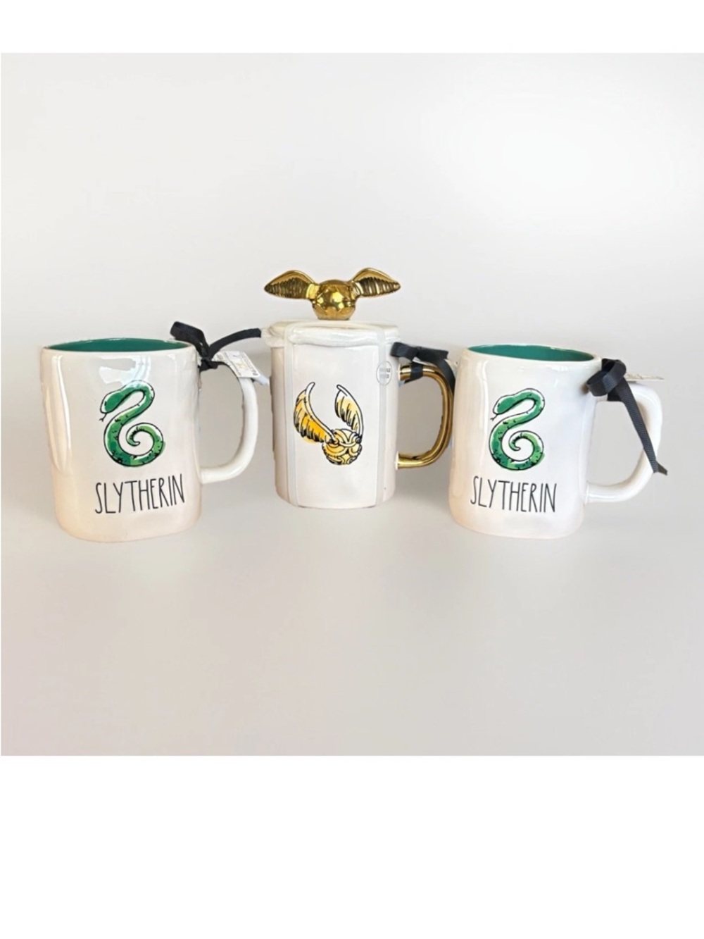 NWT RAE DUNN HARRY POTTER Slytherin Golden Snitch White Mug Set/3 Lid Serpent